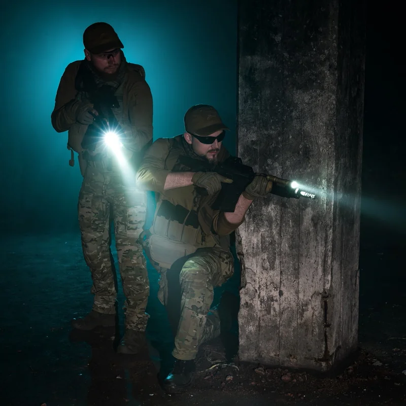 Latarka taktyczna Olight Odin S Matte Black z montażem - 1500 lumenów