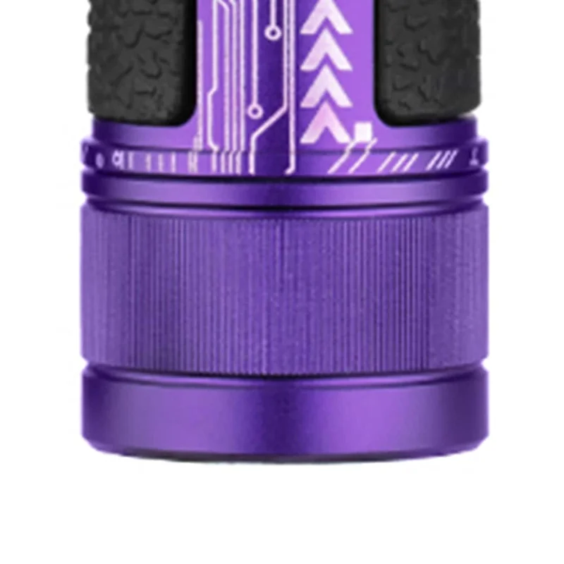 Latarka taktyczna Olight Seeker 4 Pro Cool White Cyber Violet - 4600 lumenów