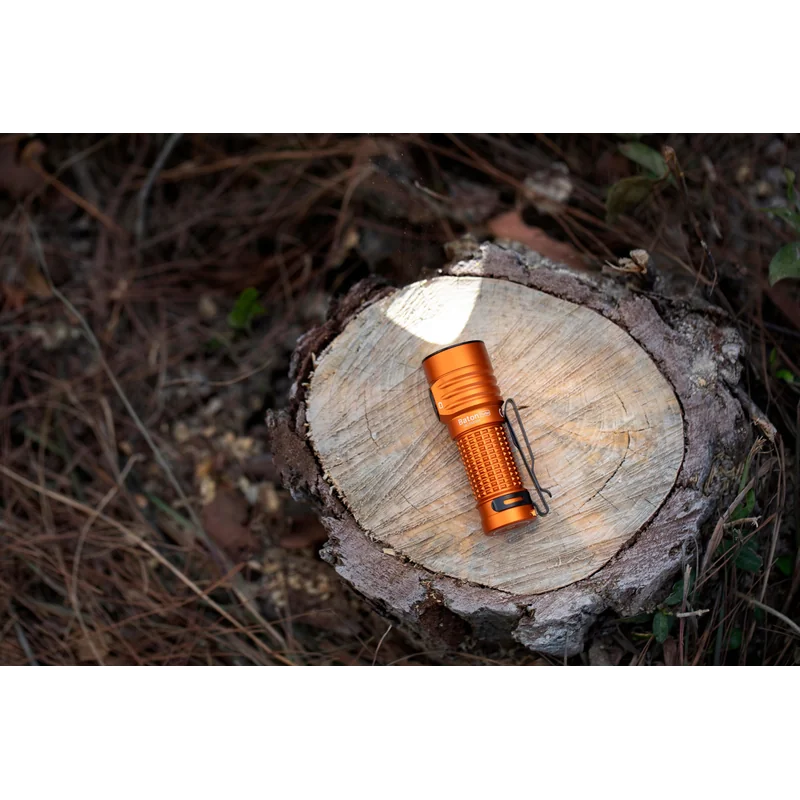 Latarka akumulatorowa Olight Baton Turbo Pomarańczowa - 1000 lumenów