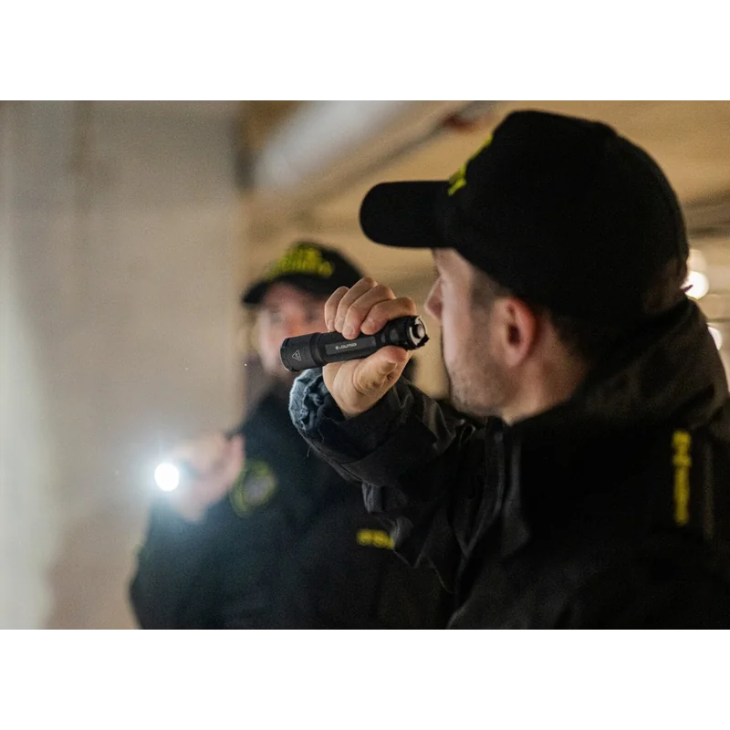 Latarka Ledlenser TAC7R Czarna - 3200 lumenów