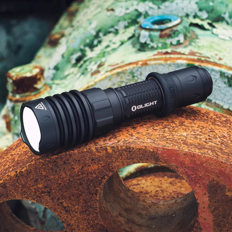 Matowa latarka taktyczna Olight Warrior X 4 Czarna - 2600 lumenów