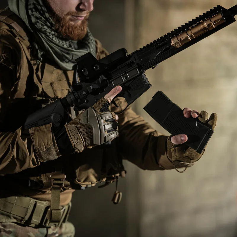 Latarka taktyczna Olight Odin S Desert Tan z montażem - 1500 lumenów