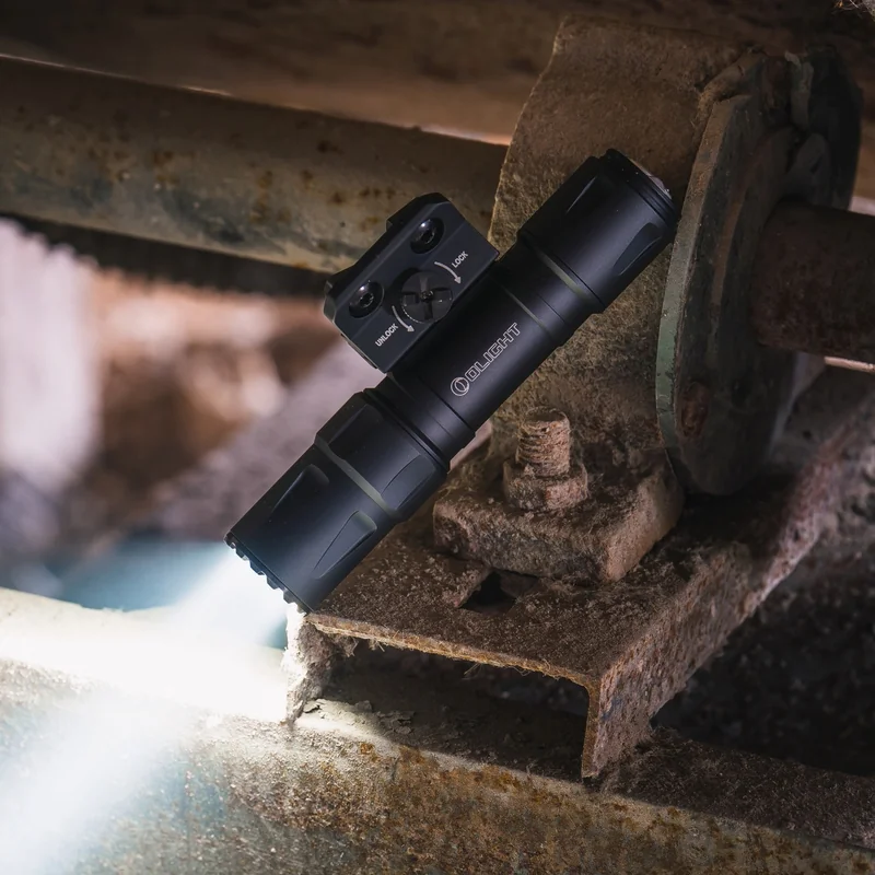 Latarka taktyczna Olight Odin S Matte Black z montażem - 1500 lumenów