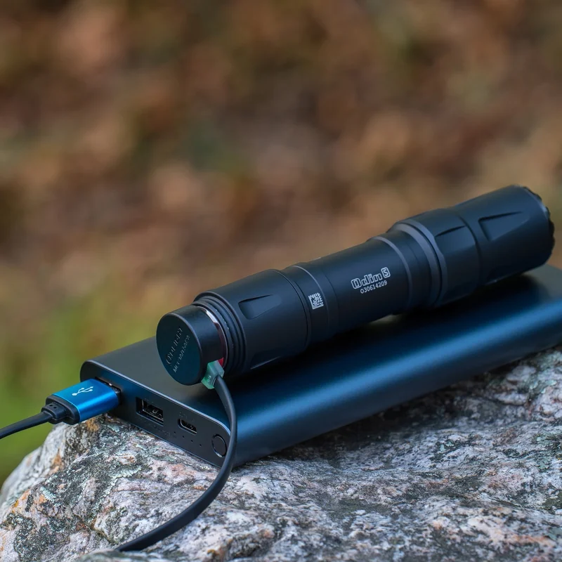 Latarka taktyczna Olight Odin S Matte Black z montażem - 1500 lumenów