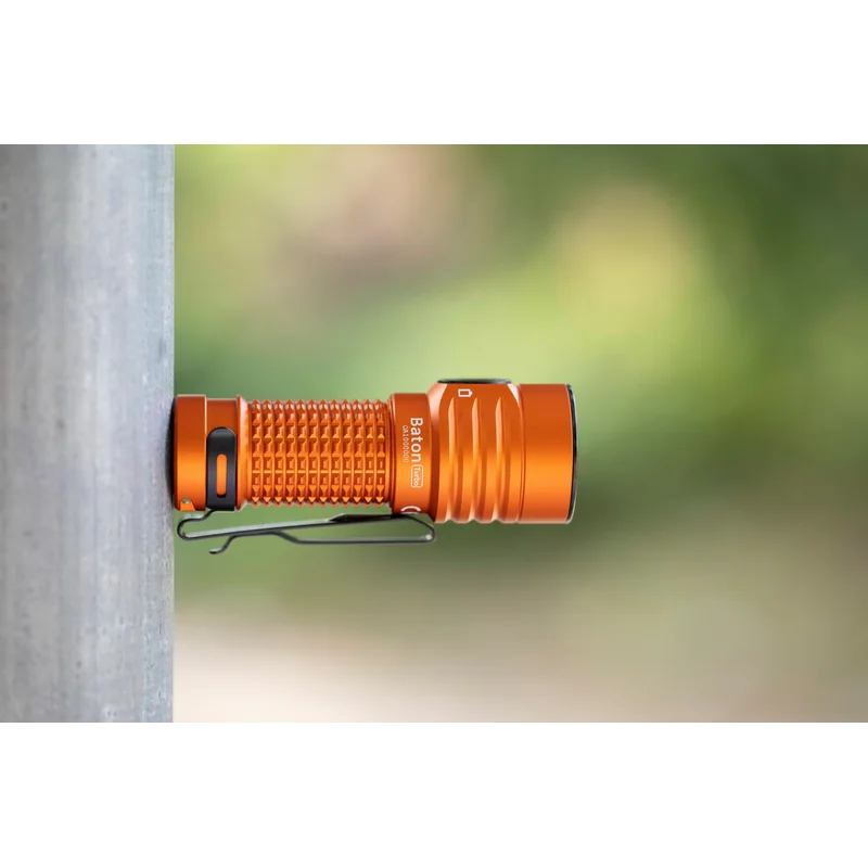Latarka akumulatorowa Olight Baton Turbo Pomarańczowa - 1000 lumenów