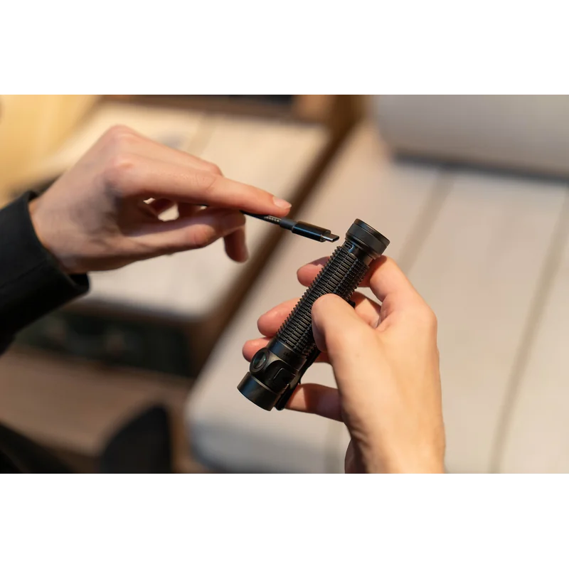Latarka Olight Baton 4 Pro Matte Black - 1600 lumenów