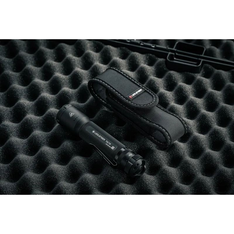 Latarka Ledlenser TAC7R Czarna - 3200 lumenów
