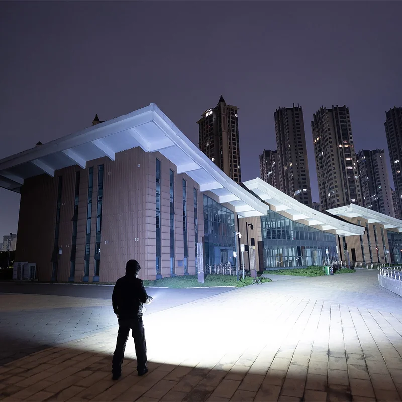 Latarka Olight Prowess Black - 5000 lumenów