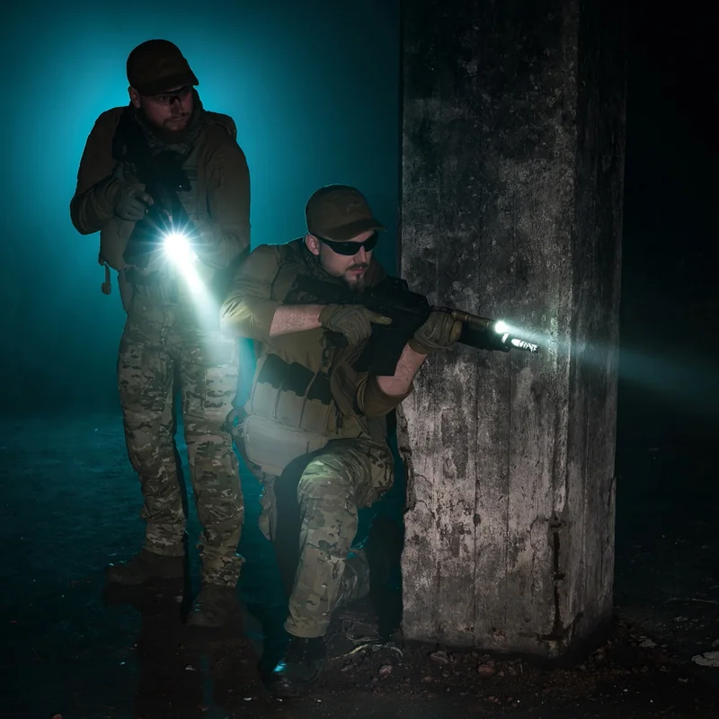Latarka taktyczna Olight Odin S Desert Tan z montażem - 1500 lumenów