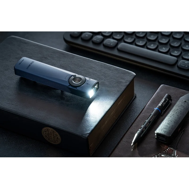 Latarka Olight Arkfeld Ultra UV Cool White Navy Blue z wskaźnikiem laserowym - 1400 lumenów
