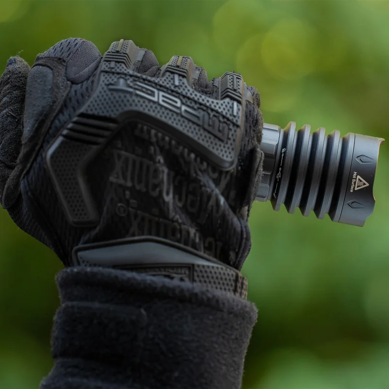 Matowa latarka taktyczna Olight Warrior X 4 Czarna - 2600 lumenów