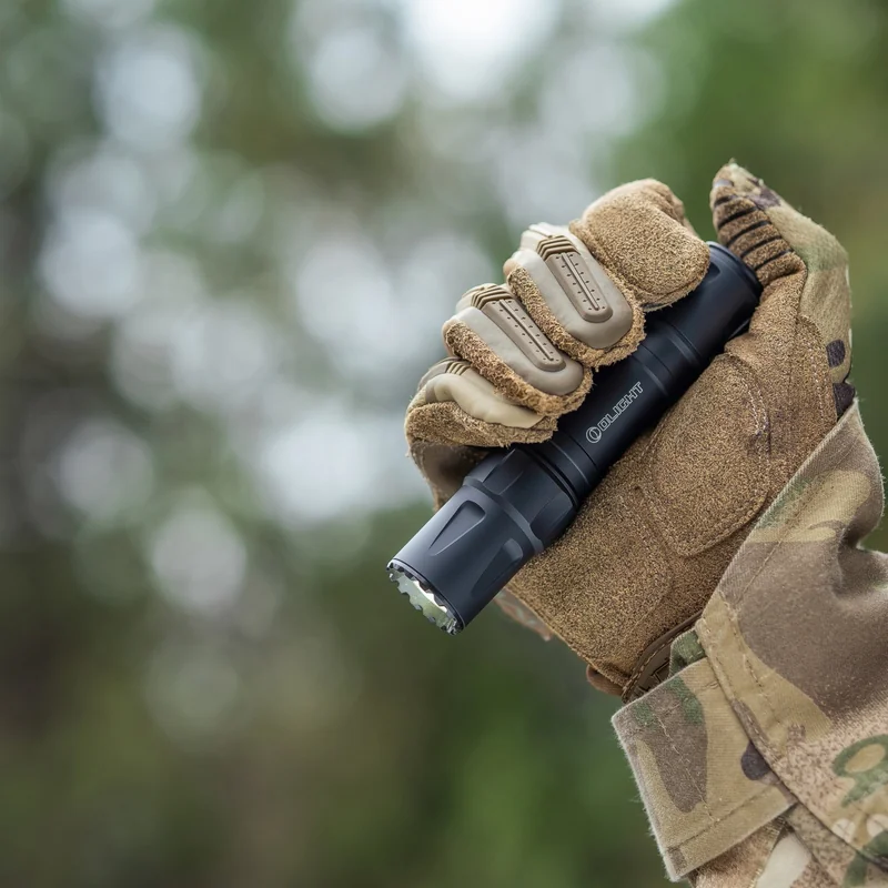 Latarka taktyczna Olight Odin S Matte Black z montażem na szynę Picatinny - 1500 lumenów